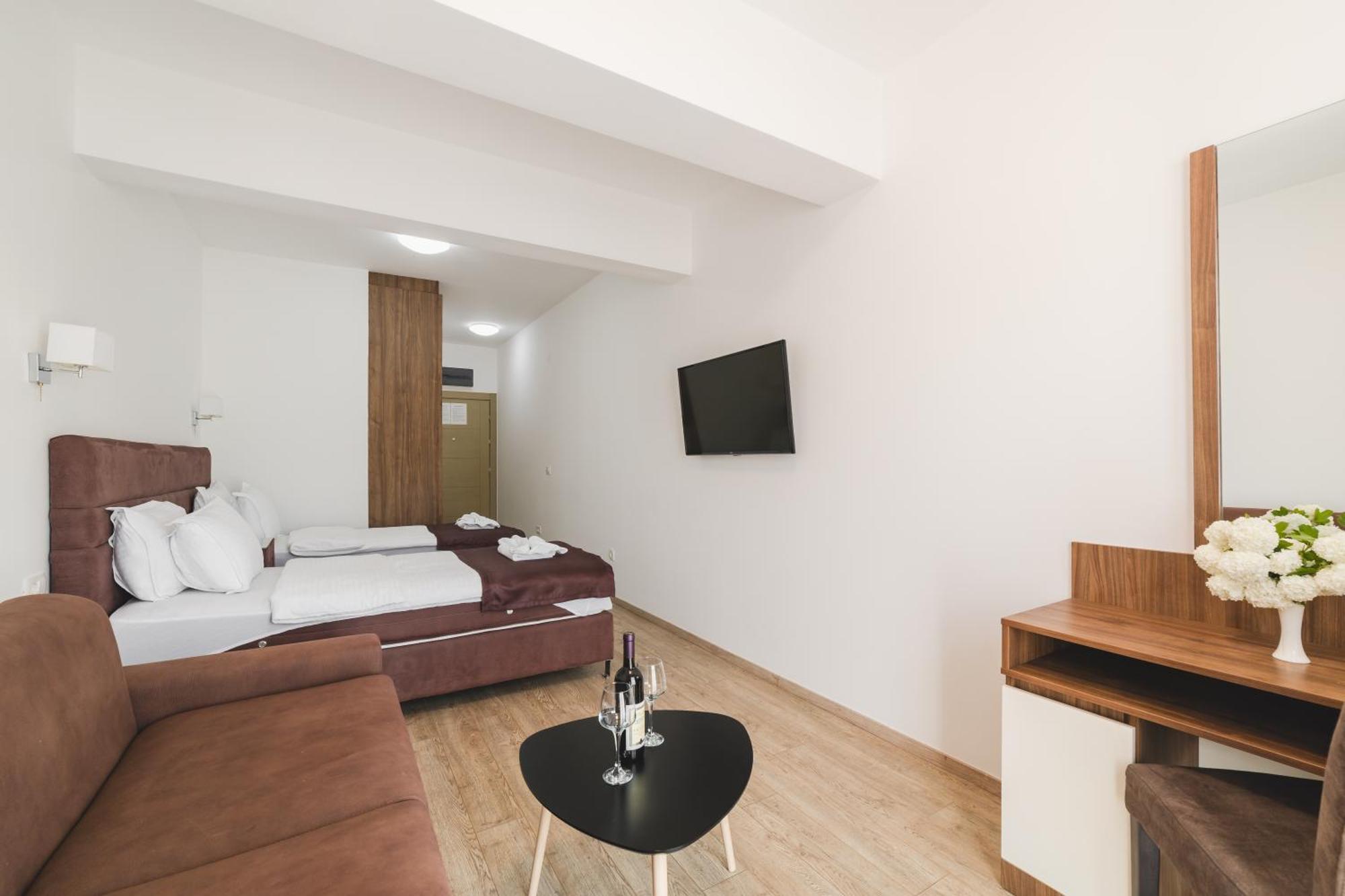 219 Hotel *