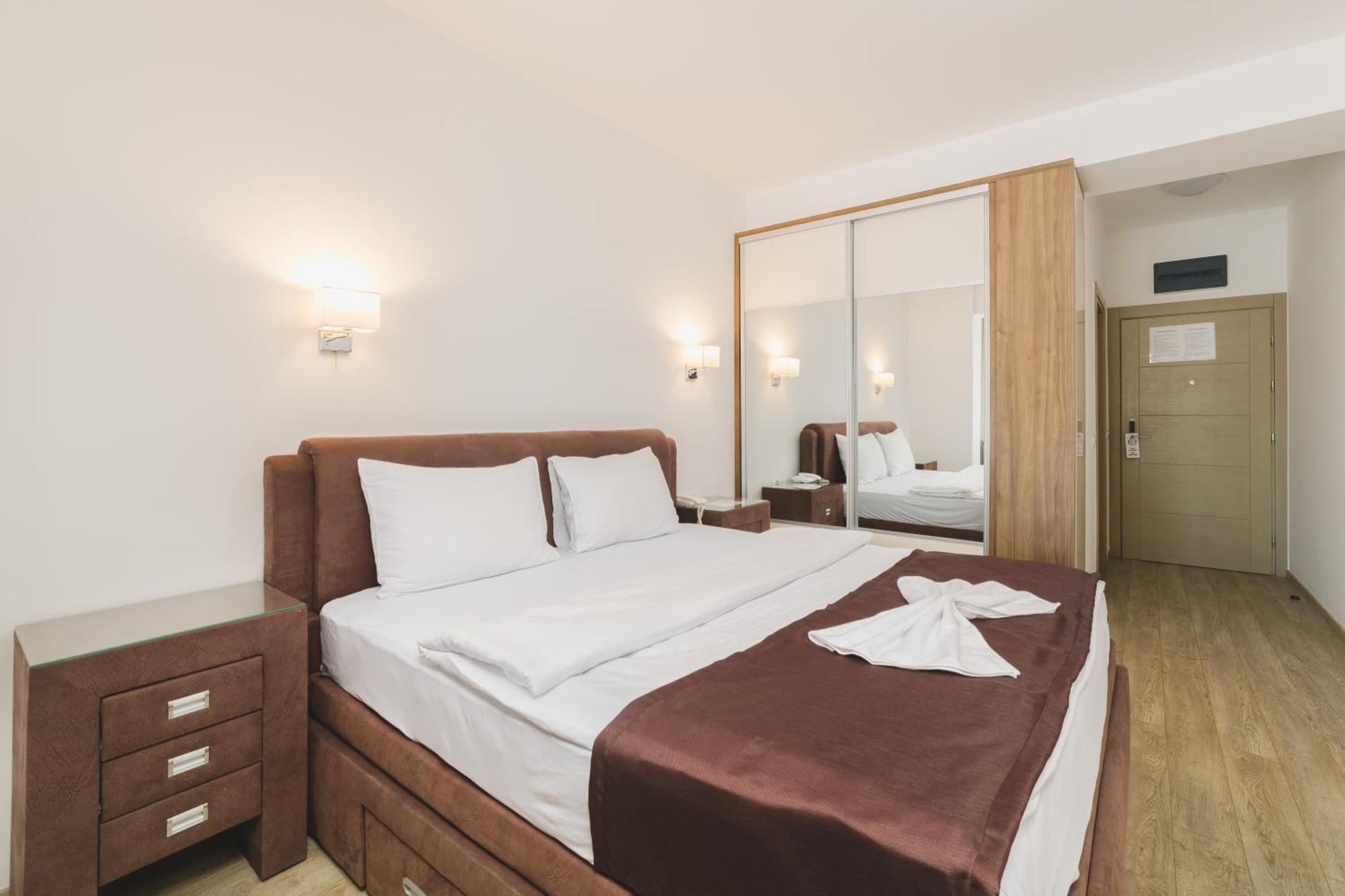 219 Hotel *